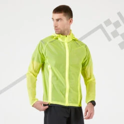 KIPRUN LIGHT SHOWERPROOF MEN'S RUNNING JACKET