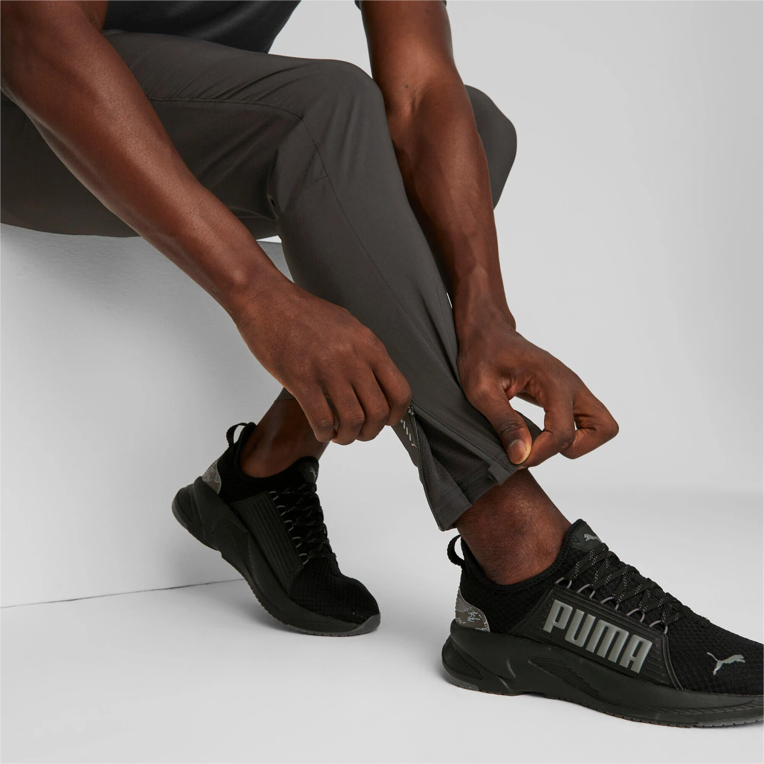 PUMA Mens Run Favourite Tapered Running Pants - Image 2